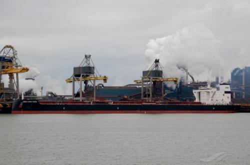 一艘中国货船在直布罗陀海域发生爆炸，满载煤炭从美国出发